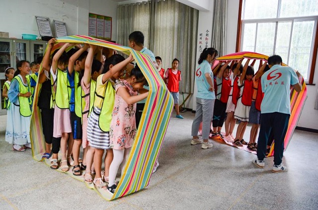 七彩志愿行 青春进课堂——记合肥院志愿者团队走进石台县仙寓镇碧潭村支教活动-8-640.jpg 七彩志愿行 青春进课堂——记合肥院志愿者团队走进石台县仙寓镇碧潭村支教活动-8-640.jpg